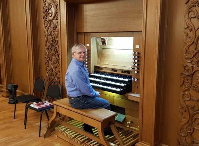 Алексей Шмитов приступил к репетициям в Органном зале филармонии