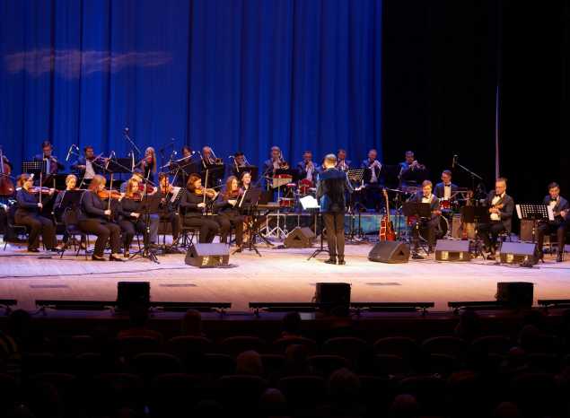 Оркестр Поля Мориа выступил в филармонии