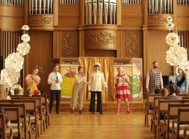 Группа «Калейдоскоп» выступила с программой «Песни сказочных героев» для юных гостей филармонии