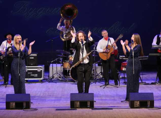 В филармонии выступил шоу-оркестр Семена Гольцмана