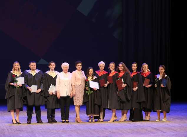 В филармонии состоялся выпускной Медицинского института