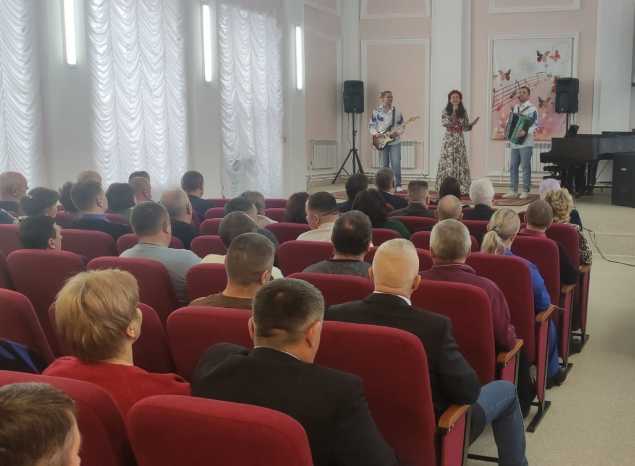 Артисты ансамбля «Злато-Серебро» выступили в Сердобске