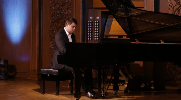 Александр Губарьков (фортепиано)