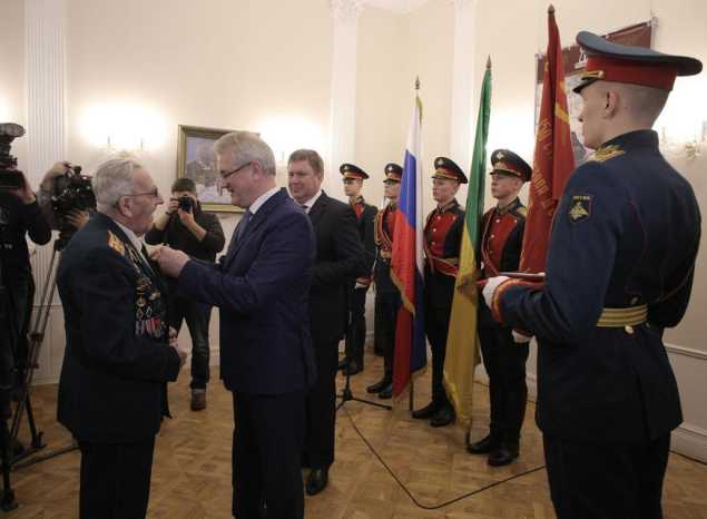 Иван Белозерцев вручил ветеранам юбилейные медали «75 лет Победы в Великой Отечественной войне 1941-1945 гг.»