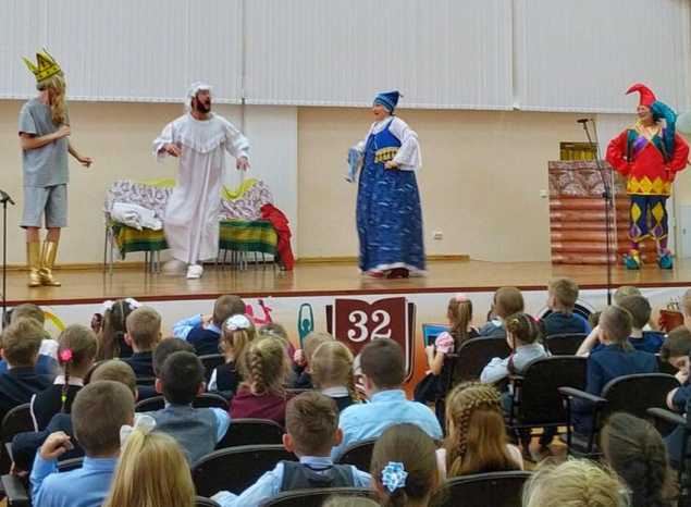 Группа «Калейдоскоп» выступила в школе № 32 города Пензы