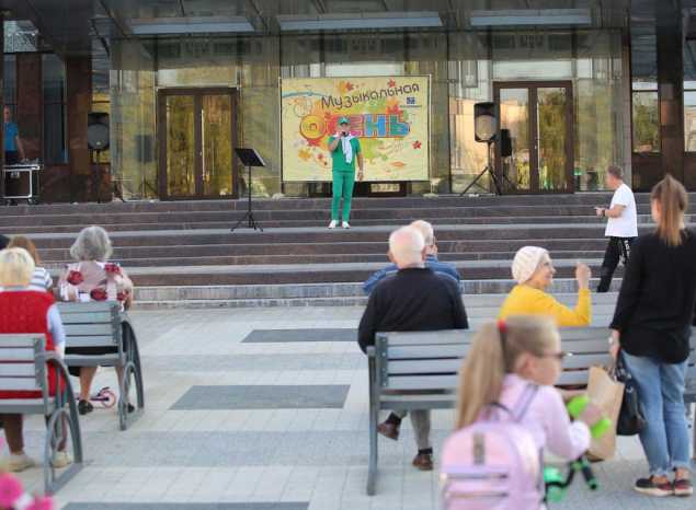 Для пензенцев выступил солист эстрадно-джазового ансамбля «Экспресс-бэнд» Александр Ренуар
