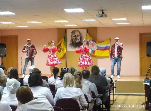 Ансамбль «Горница» выступил в областной больнице им. Н.Н. Бурденко