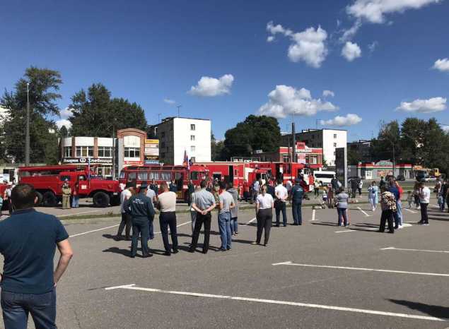 На площади возле здания филармонии состоялся парад спецтехники Главного управления МЧС России по Пензенской области