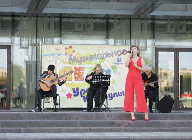 Творческий коллектив «Экспромт» выступил в рамках акции «Лето в городе»