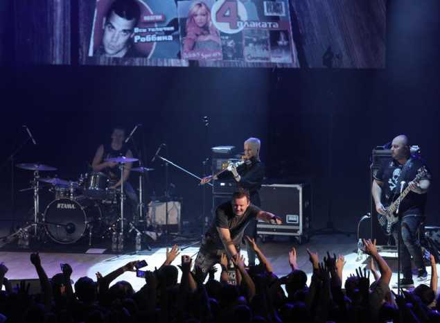 «Камнем по голове»