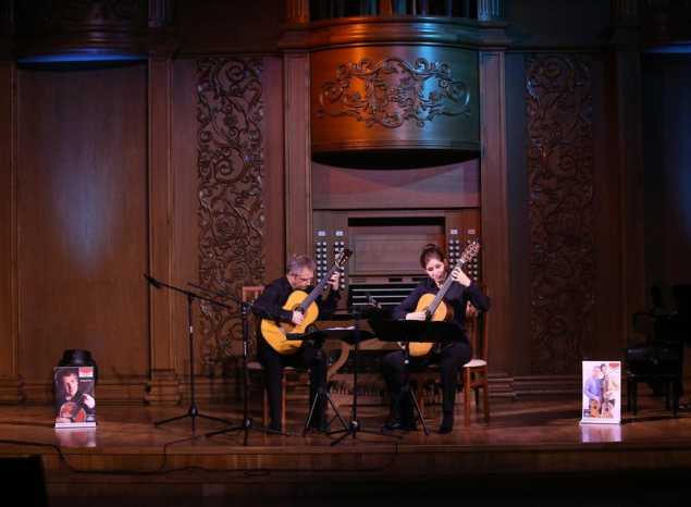 В «Пензаконцерте» выступил дуэт гитаристов из Франции в сопровождении органа