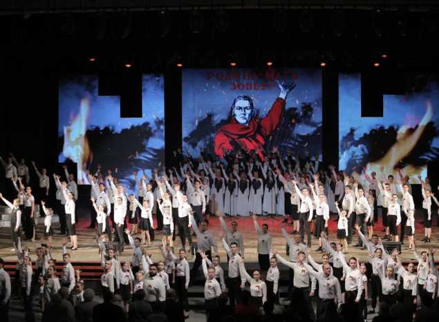 Предлагаем посмотреть концертную программу «Праздник, который будет жить!»