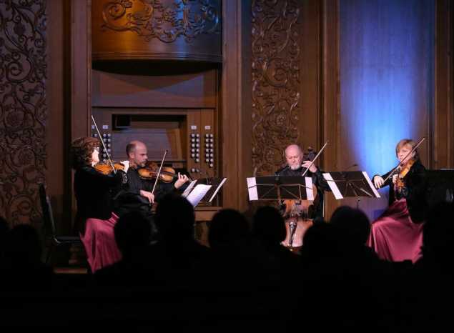 Предлагаем посмотреть фрагмент концерта струнного квартета «Премьера»