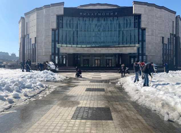 Сотрудники «Пензаконцерта» приняли участие в работах по благоустройству территории