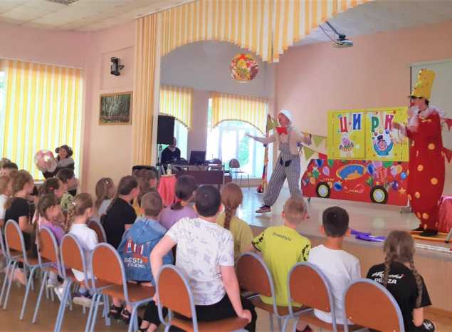 Ребята из пришкольного лагеря СОШ № 47 посмотрели спектакль про Фунтика