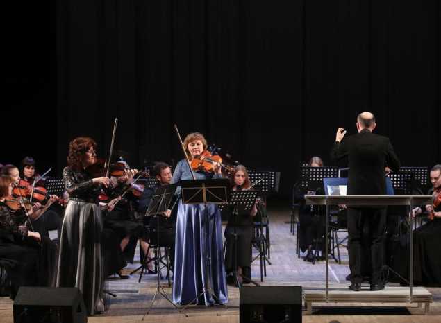 Предлагаем посмотреть фрагменты концертной программы в исполнении симфонического оркестра и солистов