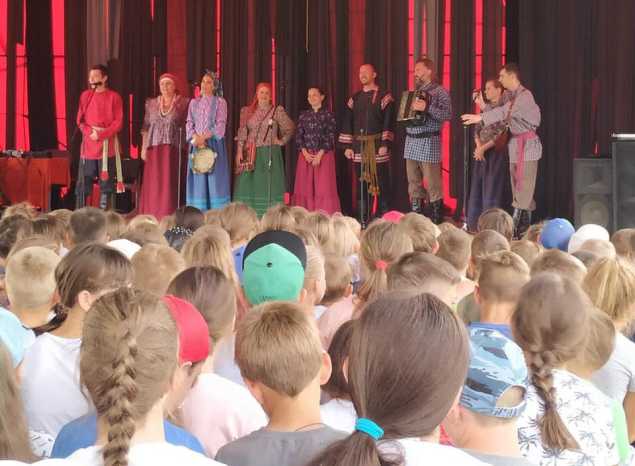Ансамбль русской этнической музыки «Миряне» выступил в Детском оздоровительном лагере «Солнечная долина»