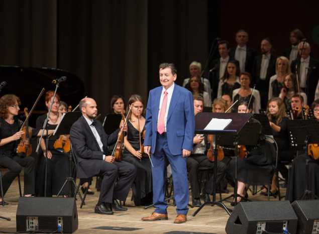 В день рождения Владимира Каширского предлагаем послушать Танго «На полустанке»