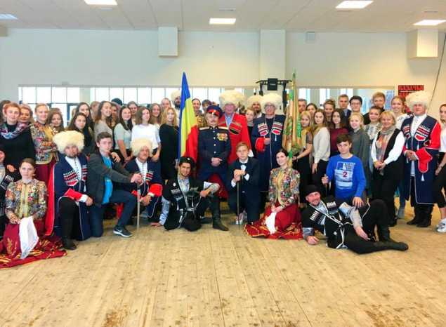 Школьники из Пензы и Фленсбурга побывали на репетиции ансамбля песни и танца «Казачья застава»