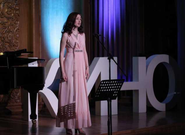 Предлагаем посмотреть фрагмент программы «Мелодии кино» в исполнении солистов Губернаторской симфонической капеллы