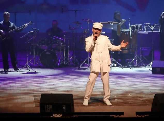 Предлагаем посмотреть концертные выступления Александра Ренуара и ансамбля «Экспресс-бэнд» от 2015 года