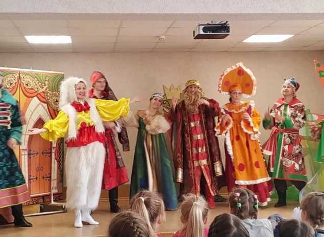 Группа «Калейдоскоп» выступила в гимназии «САН» города Пензы