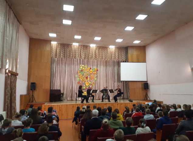 Струнный квартет «Премьера» дал два концерта в районном посёлке Земетчино