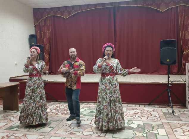 Артисты ансамбля «Злато-Серебро» выступили в санатории им. Володарского