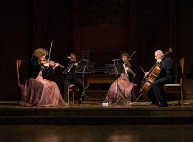 Предлагаем посмотреть фрагмент концертной программы «Премьера нашего времени» в исполнении струнного квартета «Премьера»