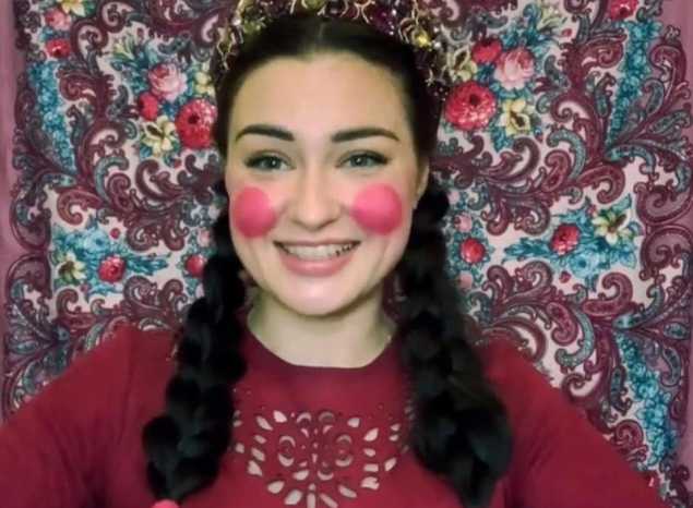 Сказку «Курочка Ряба» исполняет Марта Серебрякова в музыкальном сопровождении Эдуарда Пятунина