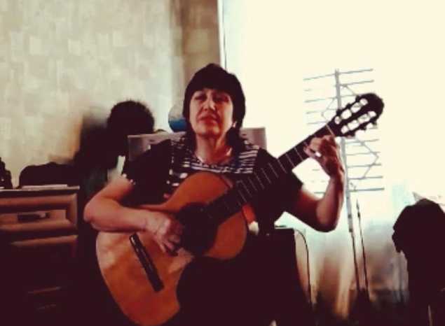 Заслуженная артистка России Людмила Лузгина поделилась видео с домашней репетицией