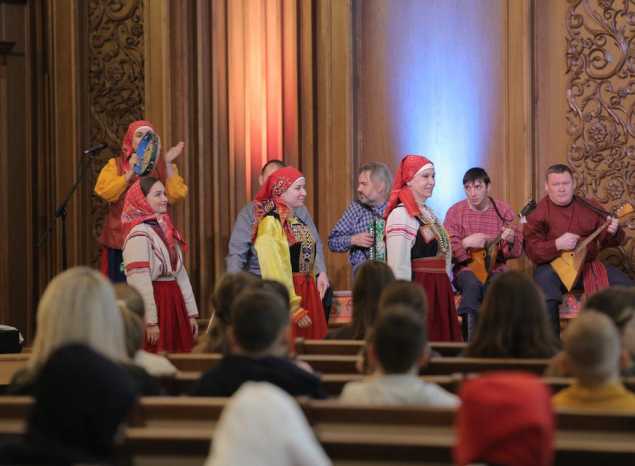 «Миряне» познакомили зрителей с историей традиционного костюма народов Пензенской области