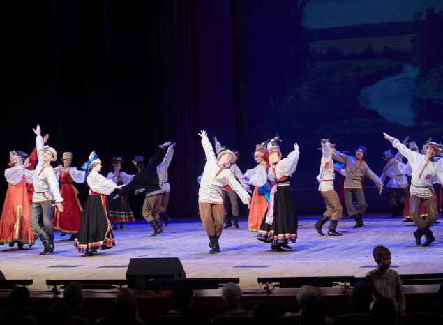 В филармонии состоялся юбилейный концерт ансамбля «Вензеля»