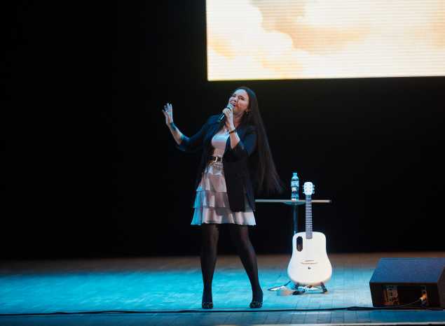 В Пензе выступила исполнительница шансона Инна Вальтер