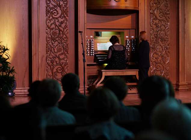 В филармонии впервые выступила органистка Юлия Глазкова