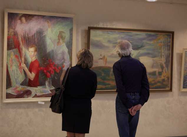 В филармонии открылась выставка картин заслуженного художника РФ Владимира Полозова