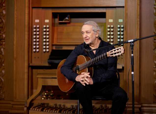 В филармонии выступили известные российские гитаристы Роман Зорькин и Александр Винницкий