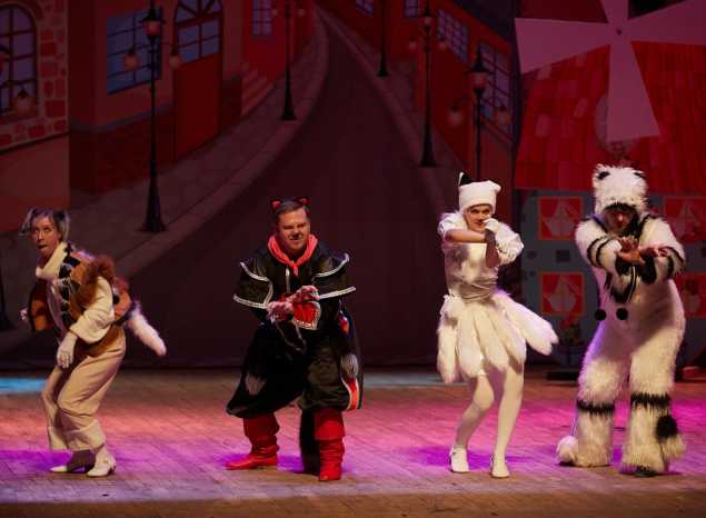 Юные пензенцы посмотрели спектакль «Всё дело в шляпе»