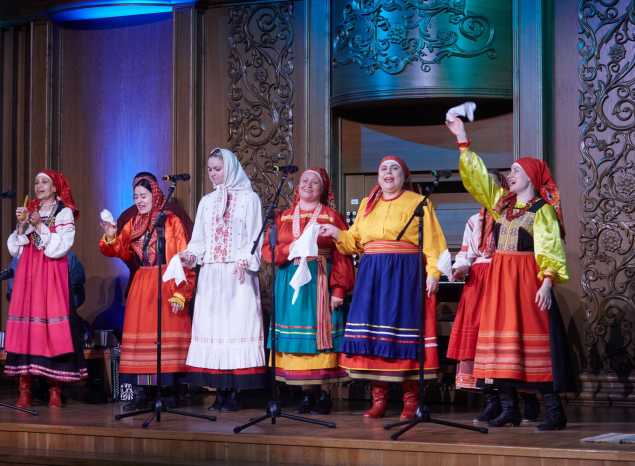 «Миряне» выступили с программой «Играем на завалинке»