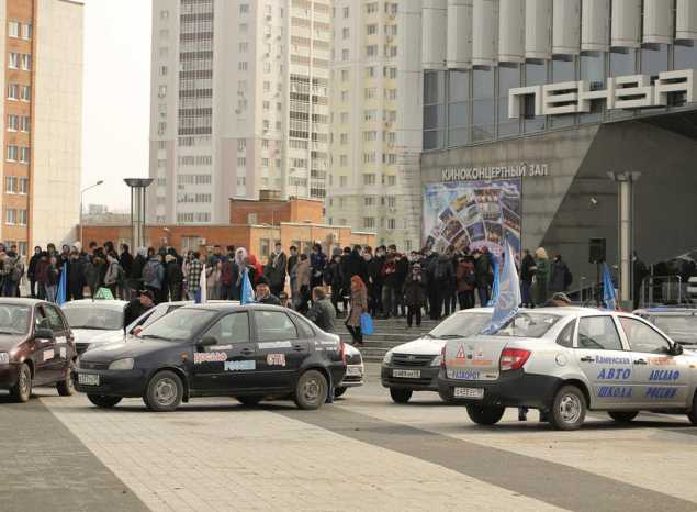 На площади возле ККЗ «Пенза» состоялся флешмоба Регионального отделения ДОСААФ России