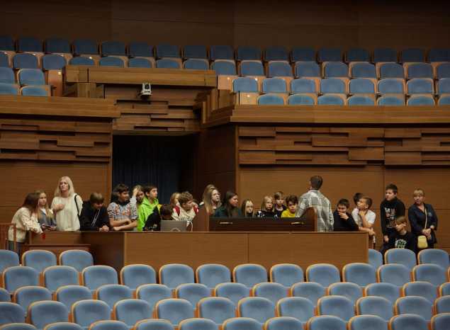 Пензенские школьники продолжают знакомиться с пензенским органом