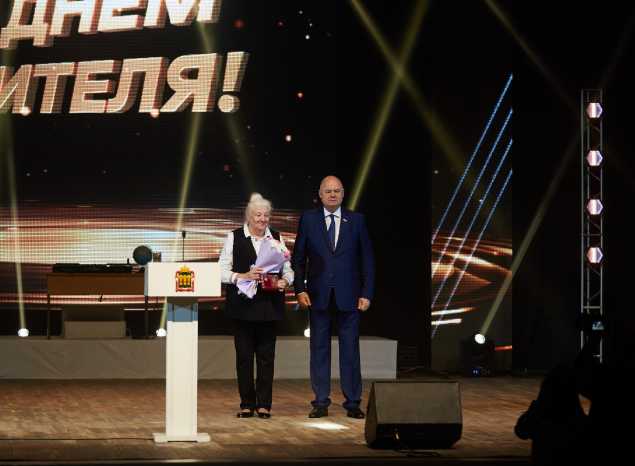 В ККЗ «Пенза» состоялось торжественное мероприятие ко Дню учителя