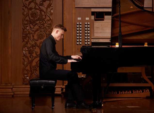 В филармонии состоялся концерт фортепианной музыки в исполнении Андрея Ускова