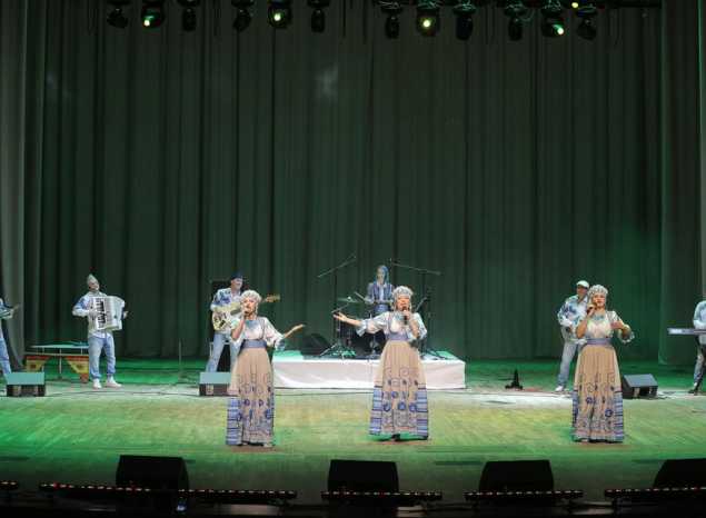 Ансамбль «Злато-Серебро» вновь собрал зрителей «У самовара»