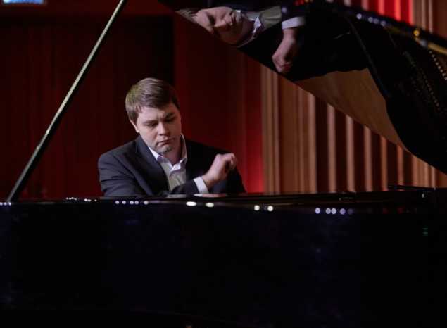 Александр Губарьков выступил в Органном зале филармонии