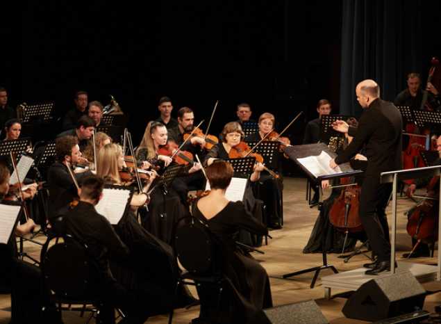 Симфонический оркестр филармонии представил программу «Зимние грёзы»