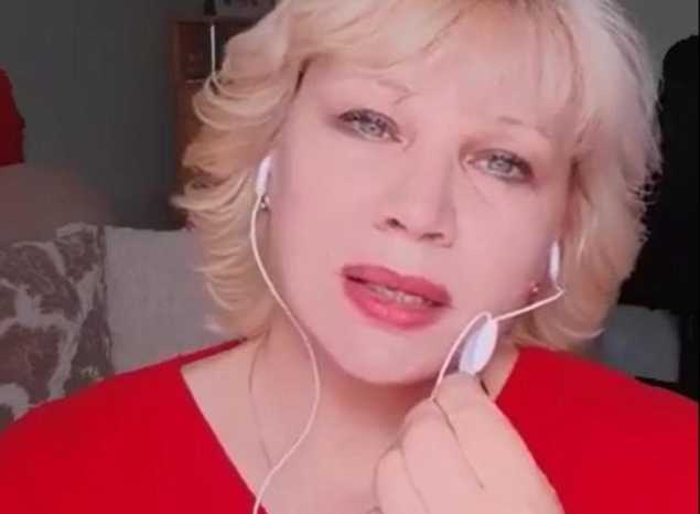 Елена Сафронова исполнила «Песню о далёкой Родине»