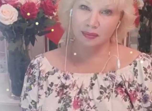 Заслуженная артистка России Елена Сафронова исполнила песню «Красно солнышко»