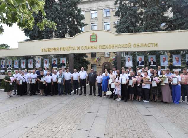 В День России в Пензе состоялось открытие обновленной Галереи Почета и Славы