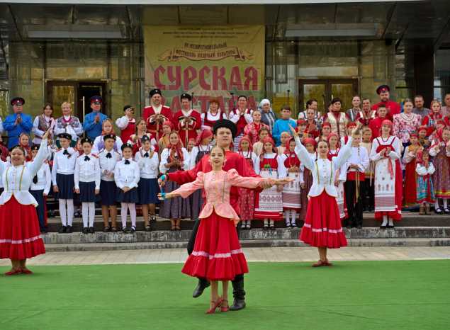 Песенно-танцевальный марафон VII Межрегионального фестиваля казачьей культуры «Сурская застава»